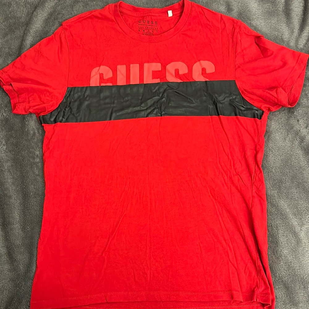 Red Guess short sleeve